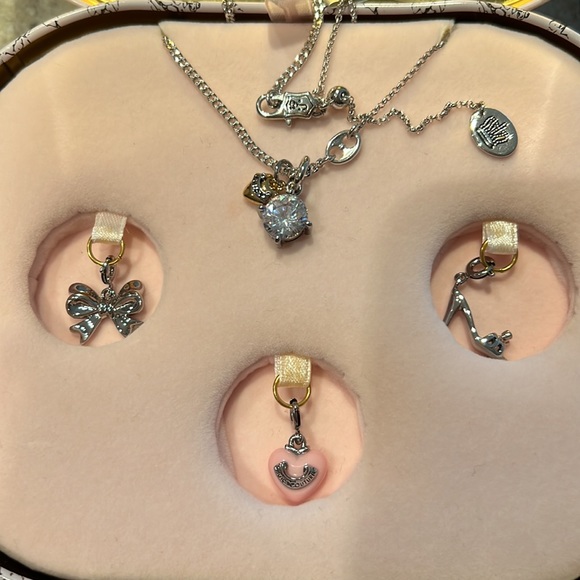 Juicy Necklace - Picture 2 of 5